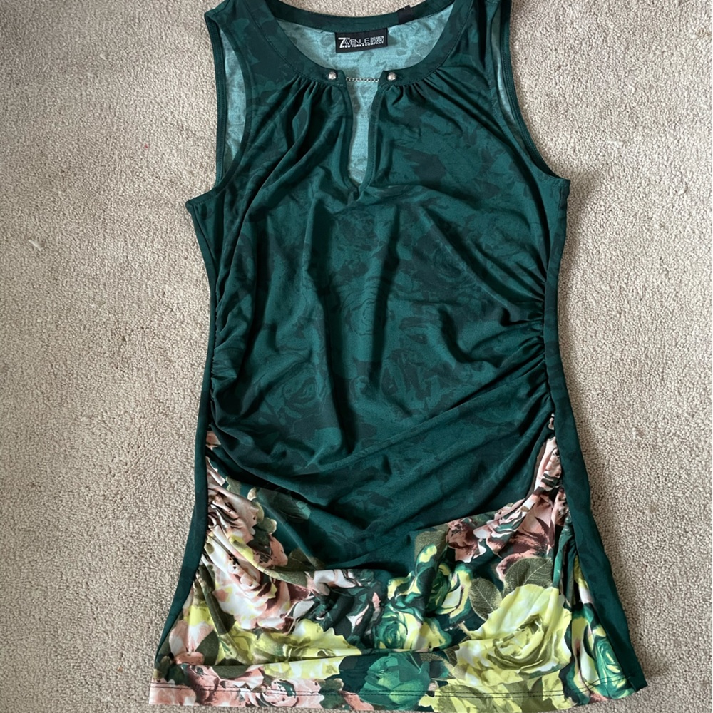 NWT New York and Company Key Hole Tank